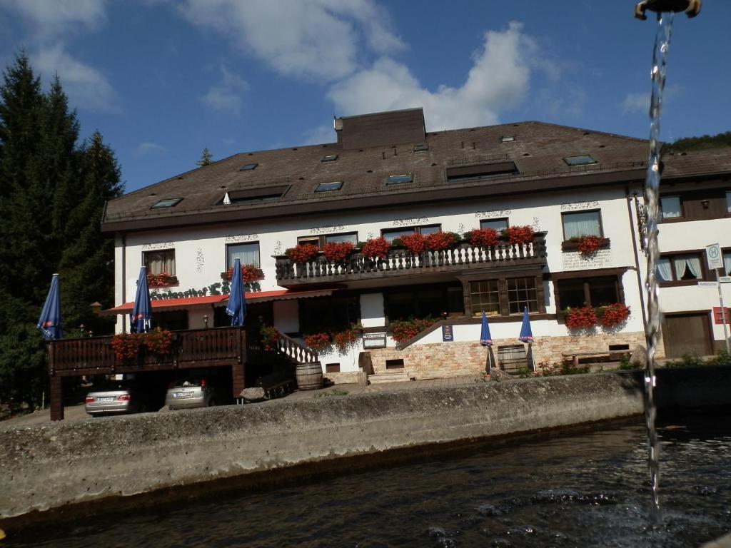 Landhotel Loewen Blumberg Exterior foto